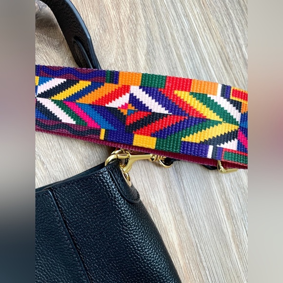 Fashionable Women's Lychee Patterned Design Large Capacity leather Handbag. - Picture 3 of 6